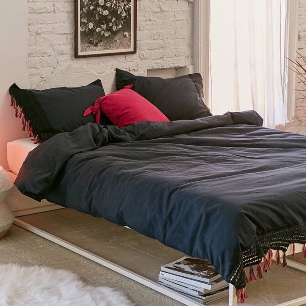 Urban Outfitters Aura Hammock Fringe Duvet+2 Shams